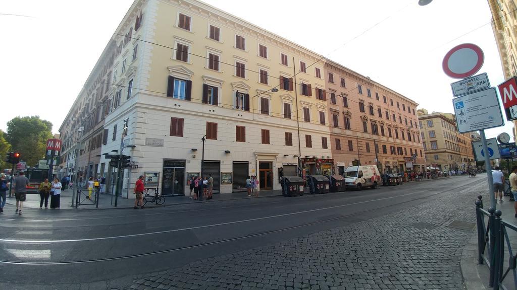 Luca'S Vatican Hospitality Roma Esterno foto